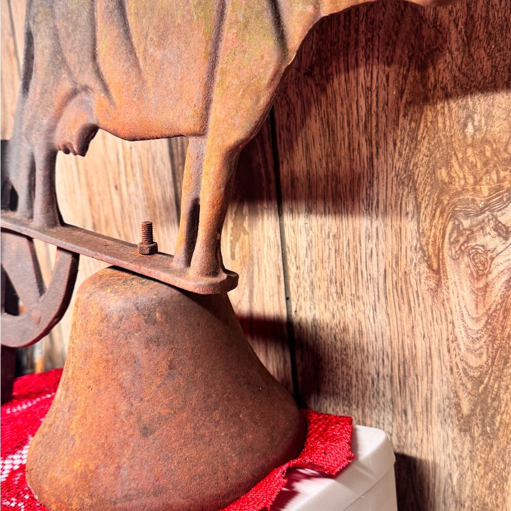 Vintage Cast Iron Hanging Cow Bell - Picture 4 of 7